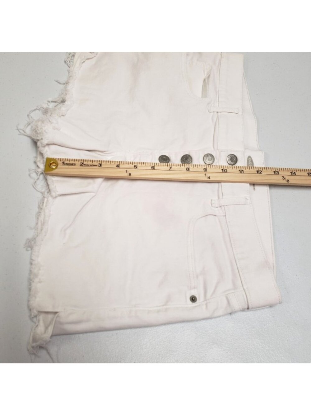 Old Navy Womens Boyfriend Shorts Button Fly 3" Inseam White Size 12 - Picture 7 of 9